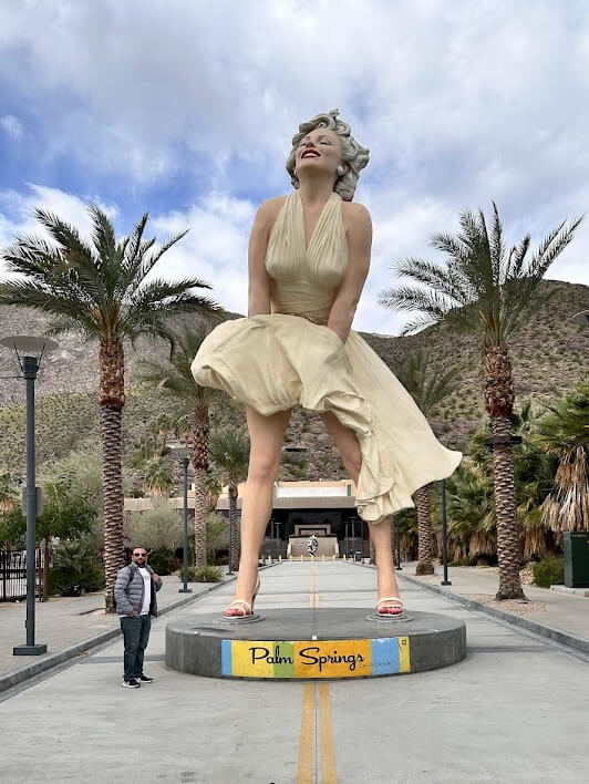 Marilyn Monroe Statue